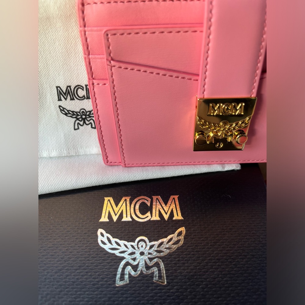 MCM 🎀 Pink NWT “Patricia” Zip Card Case/Wallet with Gold tone hardware 🎀 - Picture 11 of 12